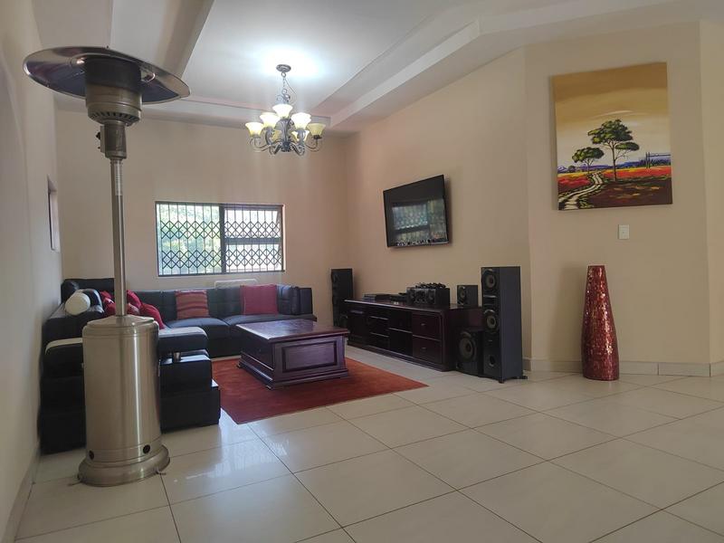 6 Bedroom Property for Sale in Geelhoutpark North West